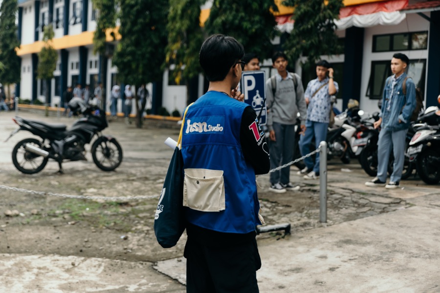Tim Hasanah Studio di lapangan