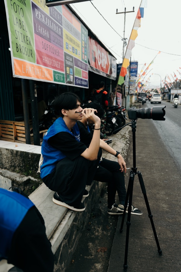 Tim Hasanah Studio di lapangan