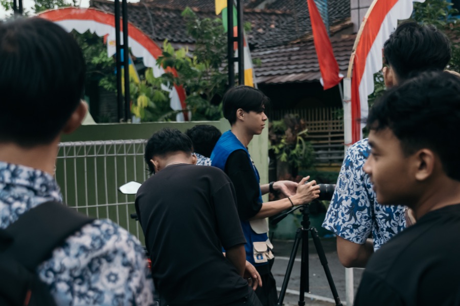 Tim Hasanah Studio di lapangan