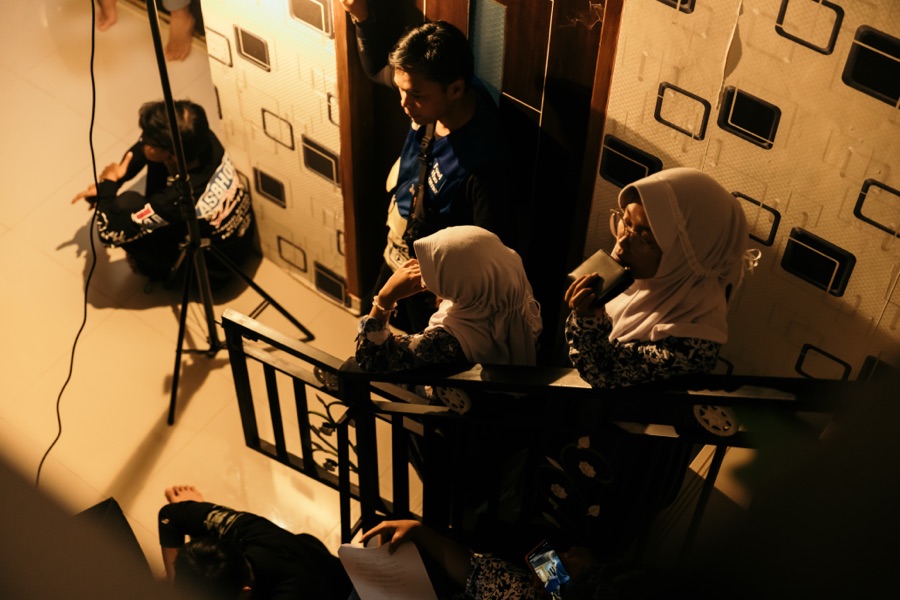 Tim Hasanah Studio di lapangan